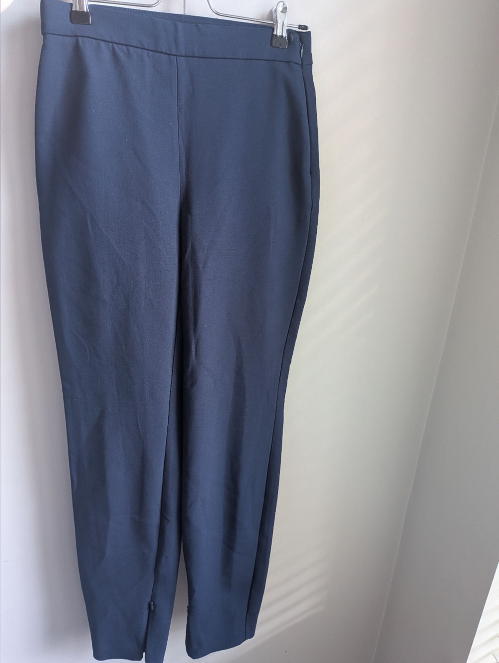 High-waisted slim-fit pants with Zipper ankle